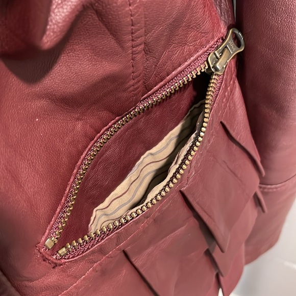 Unique Bordeaux/Oxblood leather jacket size large. Fully lined. Lovely shape - Picture 17 of 17